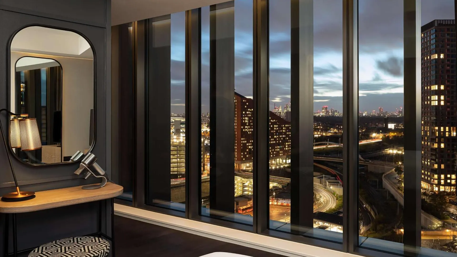 ****  Hotel The Gantry London, Curio Collection By Hilton Reino Unido