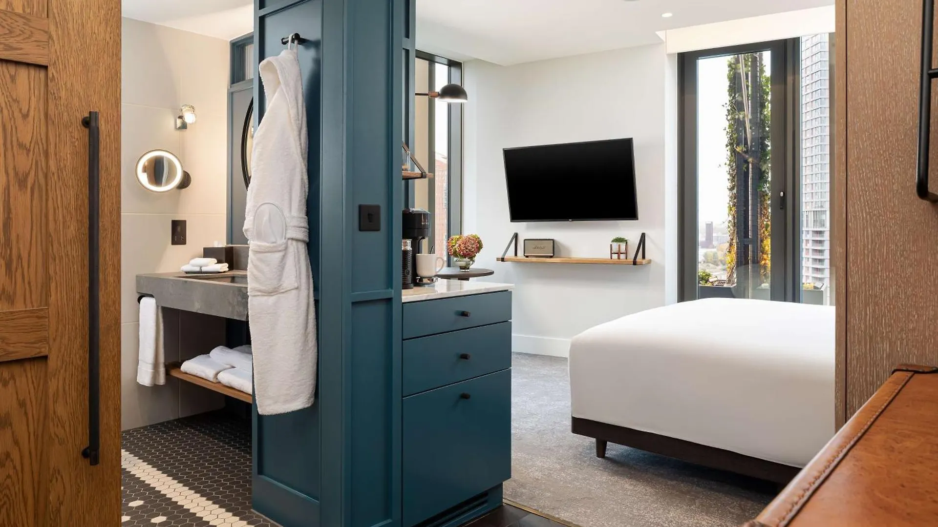 Hotel The Gantry London, Curio Collection By Hilton