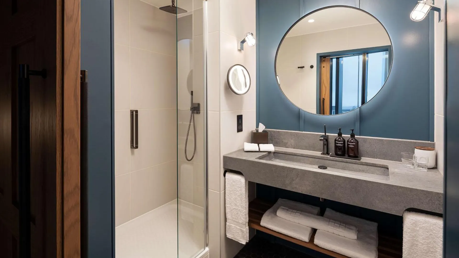 Hotel The Gantry London, Curio Collection By Hilton