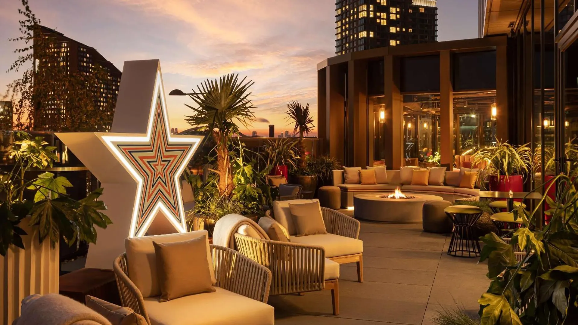 Hotel The Gantry London, Curio Collection By Hilton